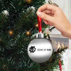 Ёлочный шар Gears of War glitch на светлом фоне по-горизонтали - фото 2