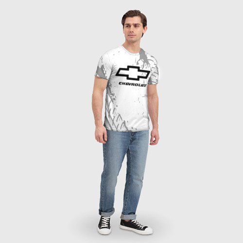 Мужская футболка 3D с принтом Chevrolet speed на светлом фоне со следами шин, вид сбоку #3