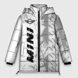 Женская зимняя куртка Oversize Mini speed на светлом фоне со следами шин по-вертикали