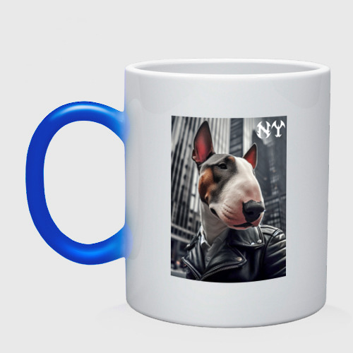 Кружка хамелеон Dude bull terrier in New York - ai art, цвет белый + синий