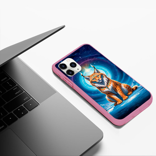 Чехол для iPhone 11 Pro Max матовый Мистическая рысь тотем рыси, цвет малиновый - фото 5
