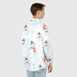Рубашка с принтом Акварельные снеговиками - новогодний паттерн для любого человека, вид сзади №2. Цвет основы: белый