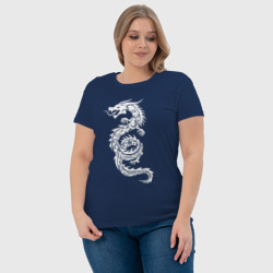 Светящаяся футболка с принтом Белый дракон с узорами для любого человека, вид спереди №4. Цвет основы: темно-синий