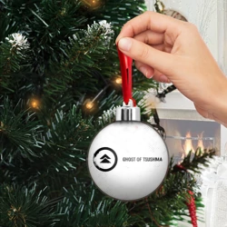 Ёлочный шар Ghost of Tsushima glitch на светлом фоне по-горизонтали - фото 2