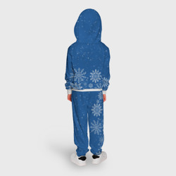 Костюм с принтом Текстура снежинок на синем фоне для ребенка, вид на модели сзади №2. Цвет основы: белый