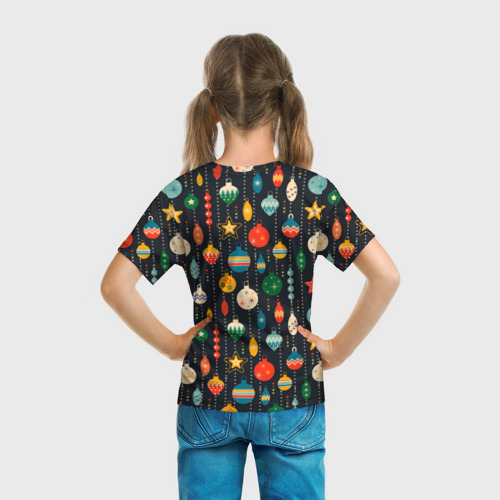 Детская футболка 3D с принтом Новогодние ёлочные игрушки на черном фоне, вид сзади #2