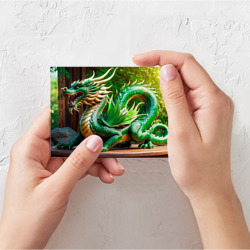 Открытка с принтом Нейросеть - зелёный деревянный дракон для любого человека, вид спереди №2. Цвет основы: белый