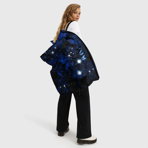 Женская зимняя куртка 3D с принтом Знак зодиака Овен на тёмном фоне со звёздами, вид сбоку #3