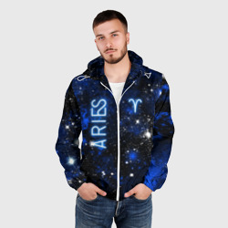 Мужская ветровка 3D Знак зодиака Овен на тёмном фоне со звёздами - фото 2