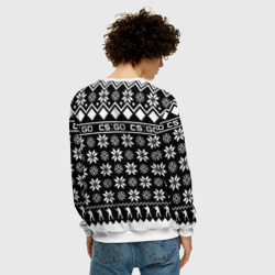 Свитшот с принтом CS GO christmas sweater для мужчины, вид на модели сзади №2. Цвет основы: белый