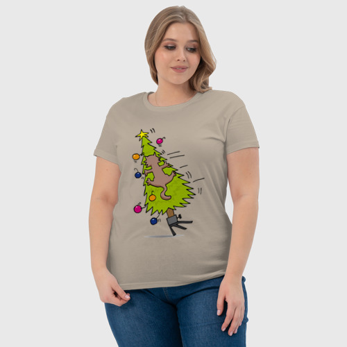 Женская футболка хлопок с принтом Кот проказник на новогодней ёлке, фото #4