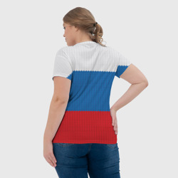 Футболка с принтом Вязаный российский флаг для женщины, вид на модели сзади №3. Цвет основы: белый