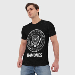 Футболка с принтом Ramones glitch на темном фоне для мужчины, вид на модели спереди №2. Цвет основы: белый