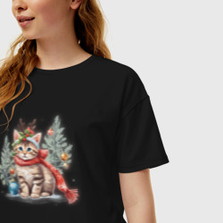 Женская футболка хлопок Oversize Новогодний котёнок в шарфе с оленьими рожками  - фото 2