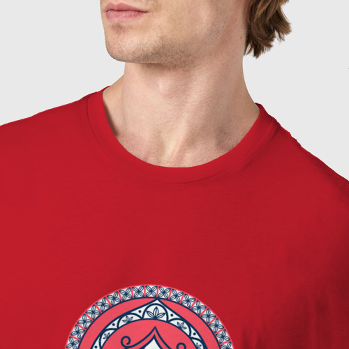 Мужская футболка хлопок Матрешка с красным петухом по мотивам мезенской росписи, цвет красный - фото 6