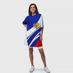 Платье с принтом Герб России на абстрактных полосах для женщины, вид на модели спереди №3. Цвет основы: белый