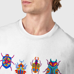 Футболка с принтом Разноцветные жуки из сказки для мужчины, вид на модели спереди №4. Цвет основы: белый