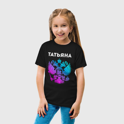 Детская футболка хлопок с принтом Татьяна и неоновый герб России в центре, вид сбоку #3