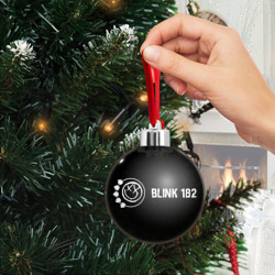 Ёлочный шар Blink 182 glitch на темном фоне по-горизонтали - фото 2