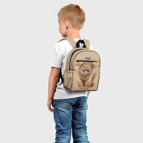 Детский рюкзак 3D с принтом Медведь патриотки в очках из России, фото на моделе #1