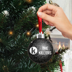 Ёлочный шар The Killers glitch на темном фоне по-горизонтали - фото 2