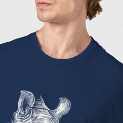 Футболка с принтом Голова носорога белого для мужчины, вид на модели спереди №4. Цвет основы: темно-синий