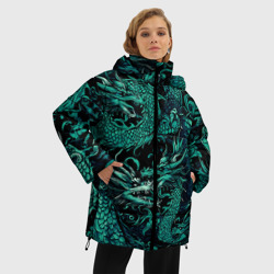 Женская зимняя куртка Oversize Дракон бирюзового цвета - фото 2