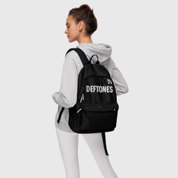 Рюкзак с принтом Deftones glitch на темном фоне посередине для любого человека, вид спереди №4. Цвет основы: белый