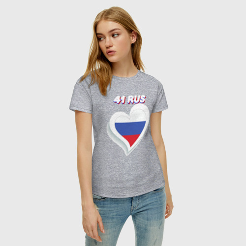 Женская футболка хлопок с принтом 41 регион Камчатский край, фото на моделе #1