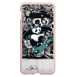 Скейтбордист панда на фоне граффити – Чехол для Samsung S10E с принтом купить