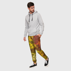 Мужские брюки 3D Абстракция - темные пятна на желто-оранжевом - фото 2