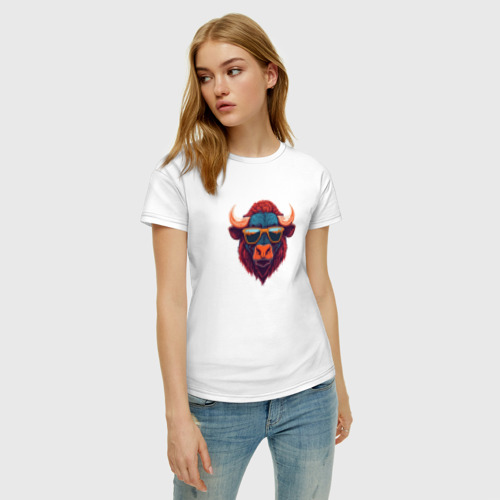 Женская футболка хлопок Бизон в солнечных очках, цвет белый - фото 3