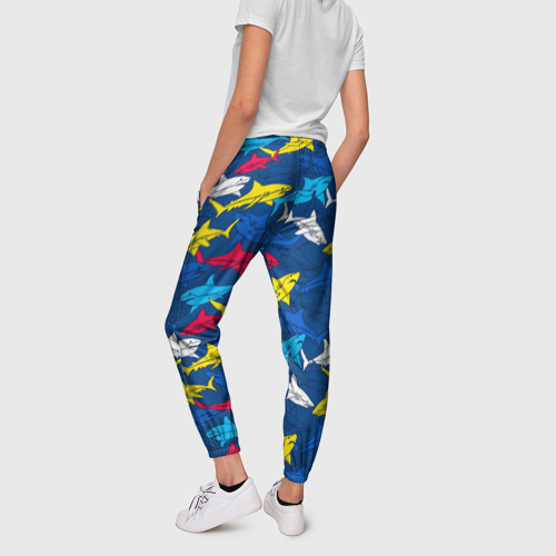 Женские брюки 3D с принтом Разноцветные акулы на глубине, вид сзади #2