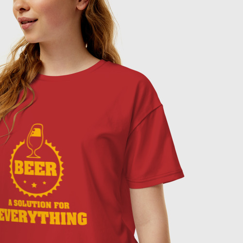 Женская футболка хлопок Oversize с принтом Пиво решение всех проблем, фото на моделе #1