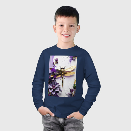 Детский лонгслив хлопок с принтом Золотая стрекоза среди фиолетовых суккулентов и листьев, фото на моделе #1