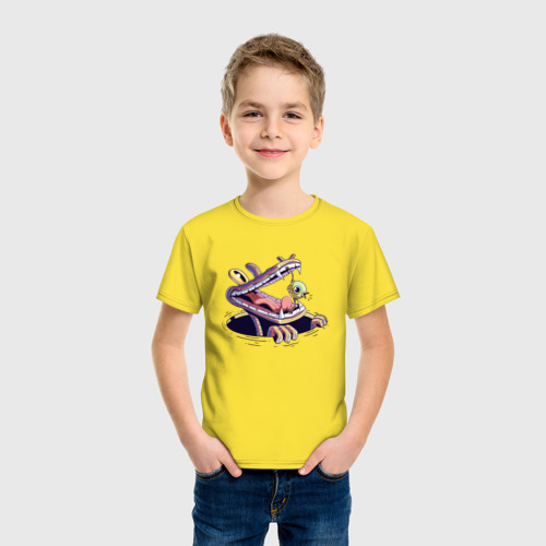 Детская футболка хлопок с принтом Крокодил и птенец, фото на моделе #1