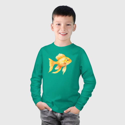Детский лонгслив хлопок с принтом Желтая золотая рыбка - акварель, фото на моделе #1