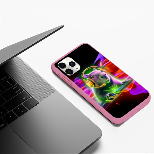 Чехол для iPhone 11 Pro Max матовый Capybara is an avid gamer, цвет малиновый - фото 5