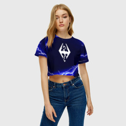 Женская футболка Crop-top 3D Скайрим лого молнии шторм - фото 2