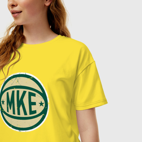 Женская футболка хлопок Oversize с принтом Milwaukee ball, фото на моделе #1