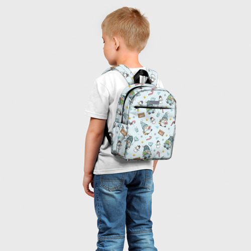 Детский рюкзак 3D с принтом Новогодние гномики на синем фоне, фото на моделе #1