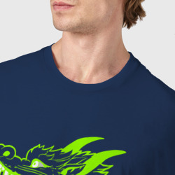 Футболка с принтом Драконья голова ядовито-зелёная для мужчины, вид на модели спереди №4. Цвет основы: темно-синий