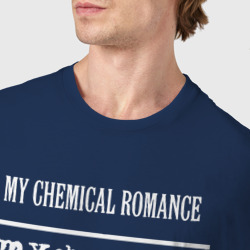 Футболка с принтом My Chemical Romance rock band для мужчины, вид на модели спереди №4. Цвет основы: темно-синий
