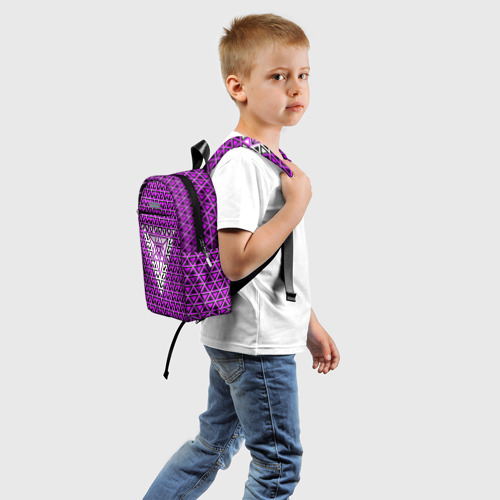 Детский рюкзак 3D с принтом Розовые и чёрные треугольники, вид сзади #1