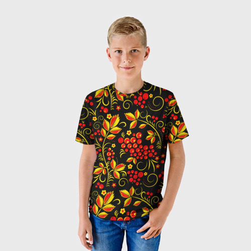 Детская футболка 3D с принтом Хохломская роспись золотистые листья чёрном фоне, фото на моделе #1
