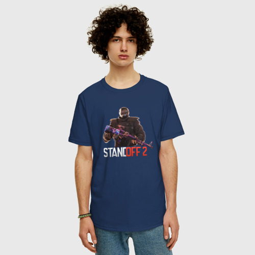 Мужская футболка хлопок Oversize с принтом Standoff 2 - man with a gun, фото на моделе #1