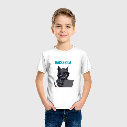 Детская футболка хлопок с принтом Кот за ноутбуком хакерит, фото на моделе #1