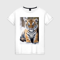 Тигрёнок маленький в лесу – Женская футболка хлопок с принтом купить со скидкой в -20%