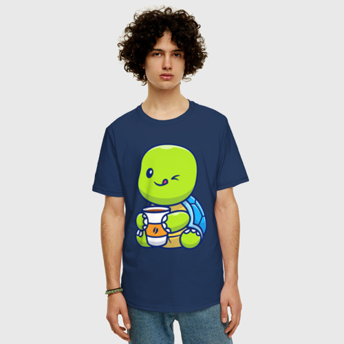 Мужская футболка хлопок Oversize с принтом Черепашка с кофе, фото на моделе #1
