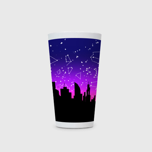 Кружка Латте с принтом Фиолетовое небо и тёмный город со звёздами, фото на моделе #1